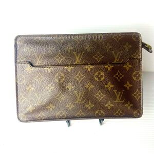 Louis Vuitton Monogram pouch Bag in Brown